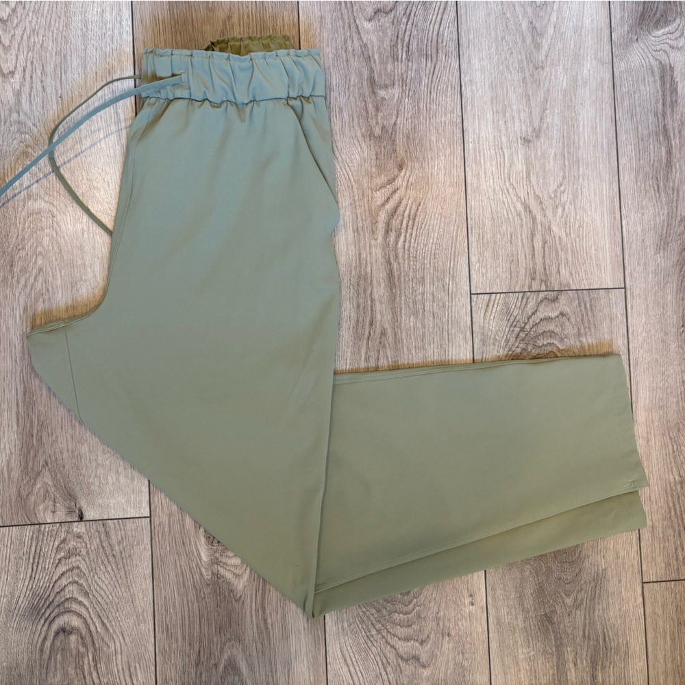 Lululemon Keep Moving Pant 7/8 High-
Rise Size 8